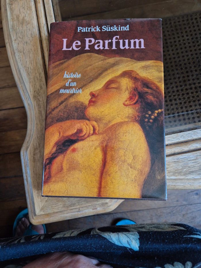 livre le parfum de Patrick Süskind - photo numéro 6