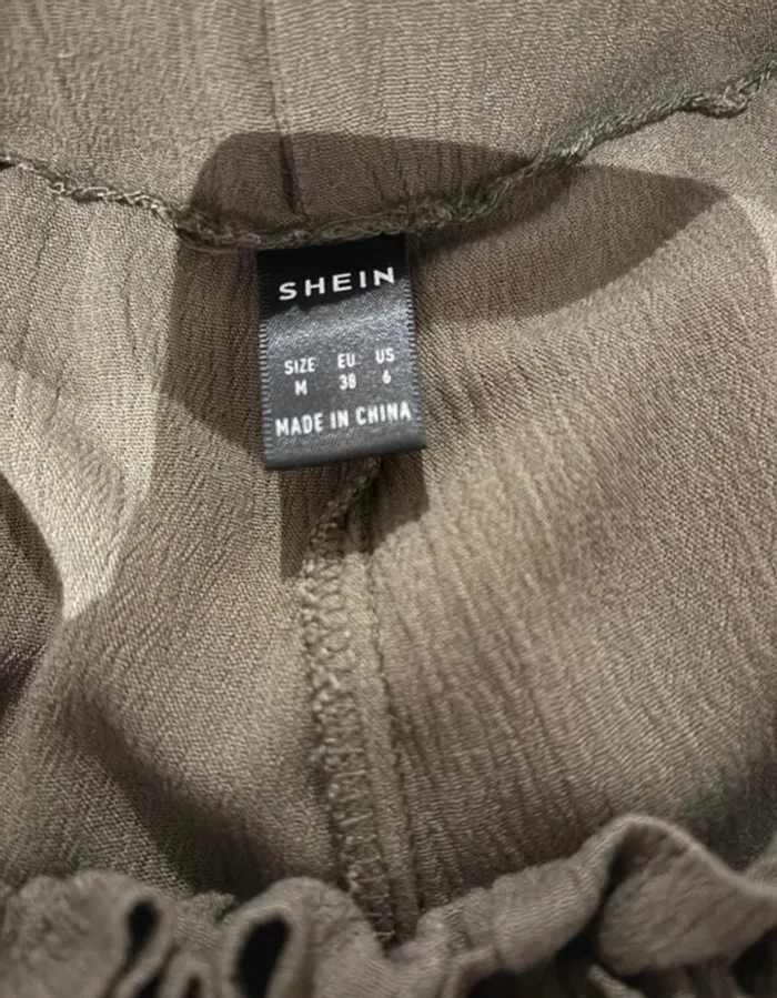 💚 Short kaki à taille froncée et ceinture – SHEIN – T.38 - photo numéro 4
