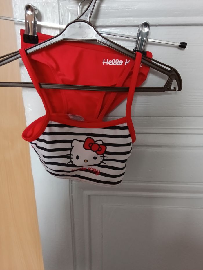 Maillot de bain hello Kitty rouge et multicolore