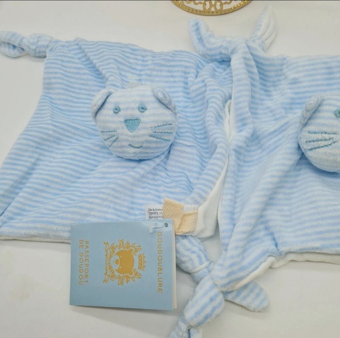 Lot de 2 doudous plat chat bleu rayure blanc monoprix boutchou noeud - photo numéro 1