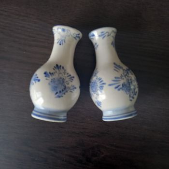 2 petits vases décoratifs