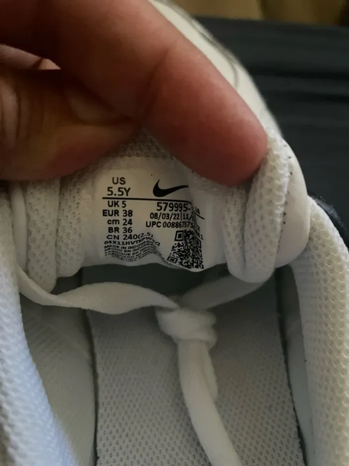 Baskets Nike air Max neuves - photo numéro 5