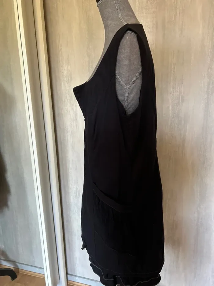 Robe était noire - photo numéro 6