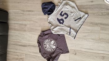 Lot de 2 tee shirts manches longues. Taille 5 ans