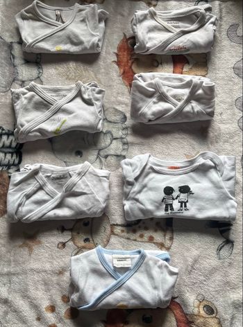 Lot de 7 bodys taille 1 mois 