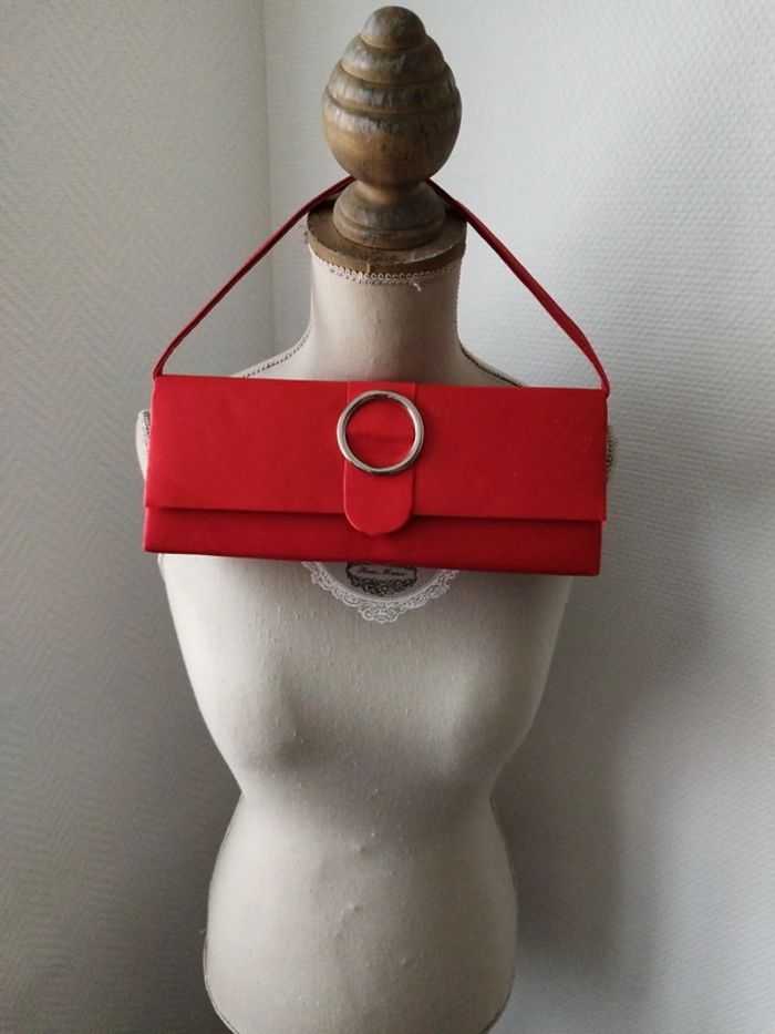 Pochette rouge