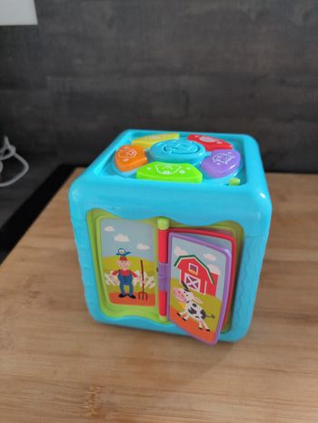 Cube d'activité et d'éveil