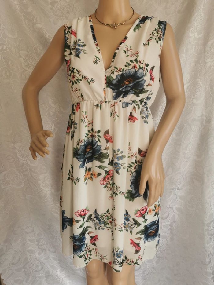 🌺 Robe écrue. Imprimé floral bleu et rose. Taille 38