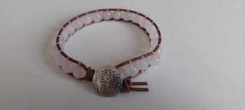 Joli bracelet cuir perles rondes quartz rose + breloque arbre neuf