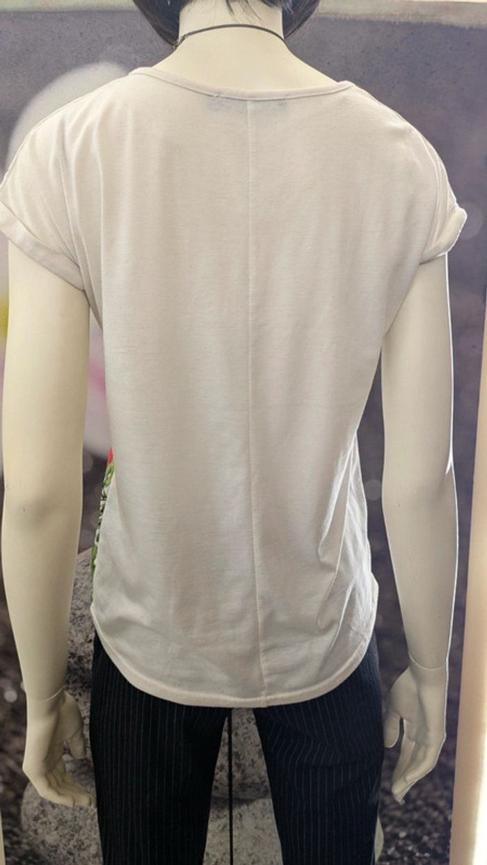 T-shirt été blanc et motif floral - photo numéro 4