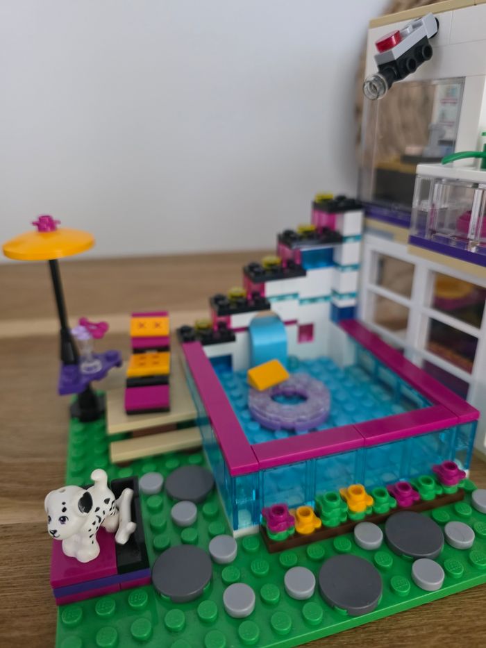 Lego 41135 + notices de montage 
La maison de la Pop star Livi
Excellent état 
Complet - photo numéro 3