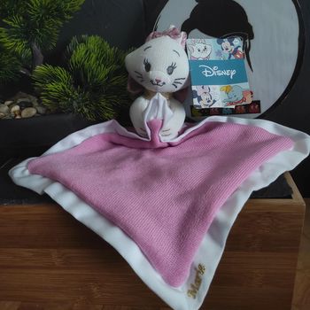 Doudou plat Chat Marie rose blanc laine mouchoir Les Aristochats #geektradedoudo