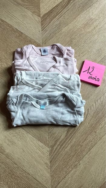 4 bodies taille 12 mois