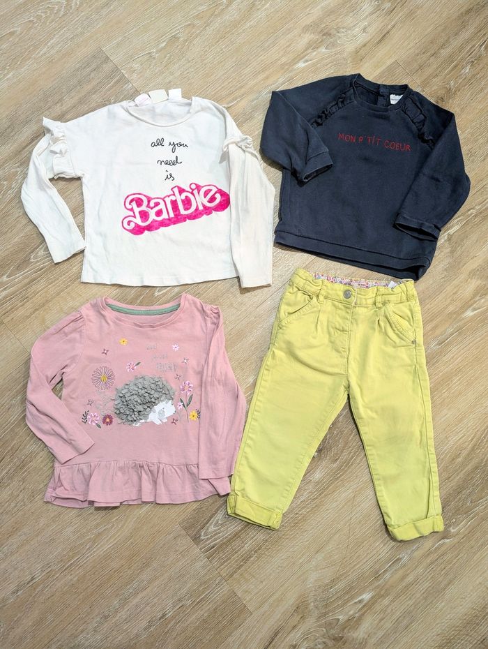 Lot 2 t-shirts, 1 pull et 1 pantalon 18 mois bebe fille