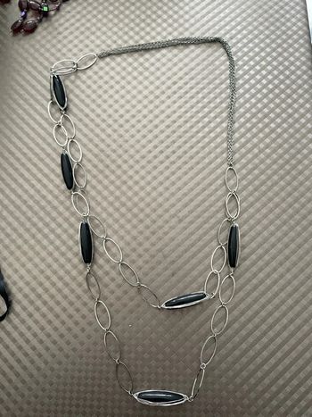 Ensemble Sautoir noir argenté avec boucles d oreilles