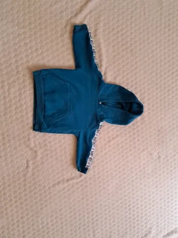 Pull bébé bleu 18 mois – Avec capuche