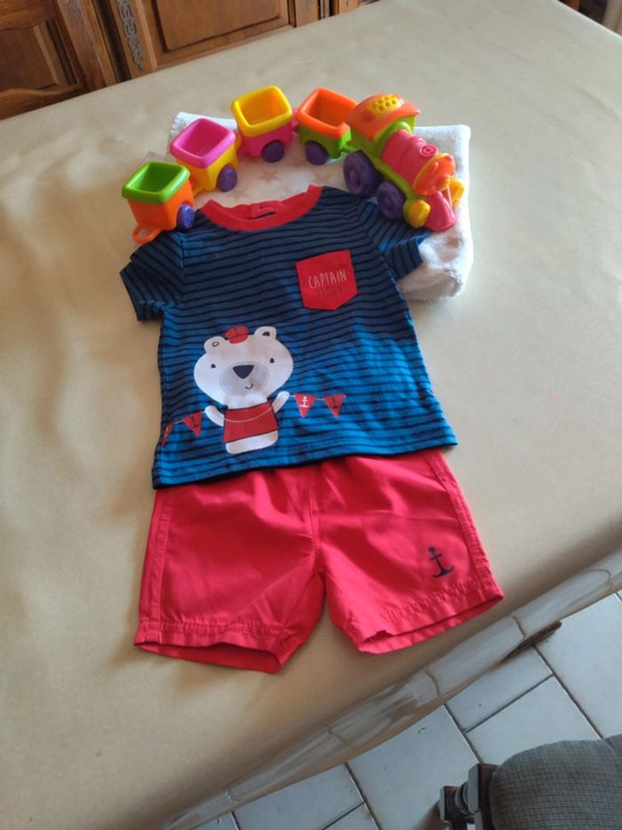Lot short et t-shirt manches courtes bébé+ petit train à tirer+ plaid doux