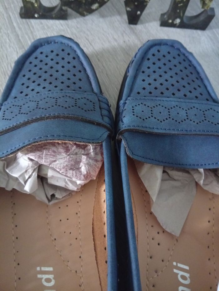 Jolie paire de mocassins en daim - photo numéro 2