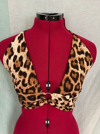 Superbe crop top sexy décolleté imprimé léopard