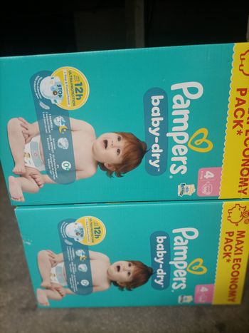 Lot couche pampers T4