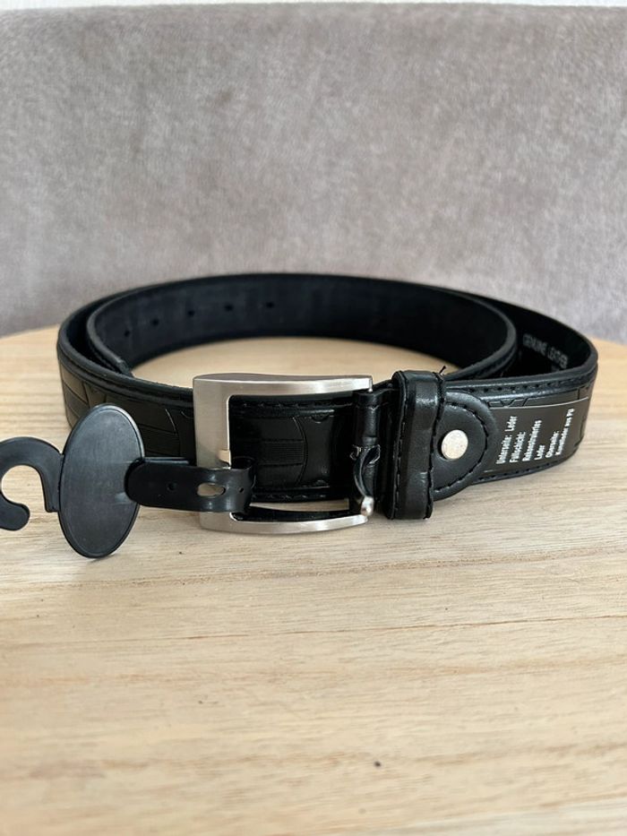 Ceinture en cuir noir taille 105 cm