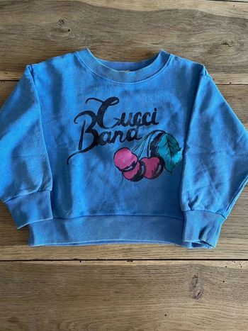 Pull bleu avec cerises Gucci