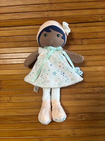 Doudou poupée métisse Manon robe étoile kaloo 