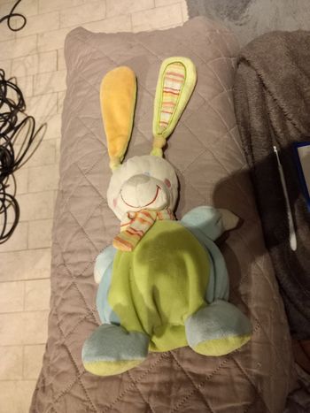 Lapin en peluche