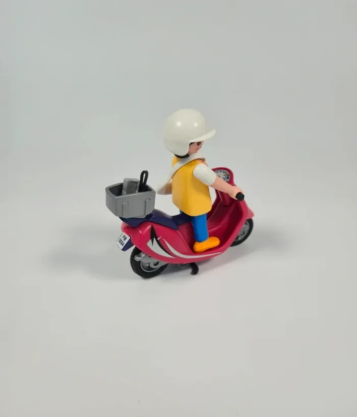 Playmobil Femme à scooter - photo numéro 4
