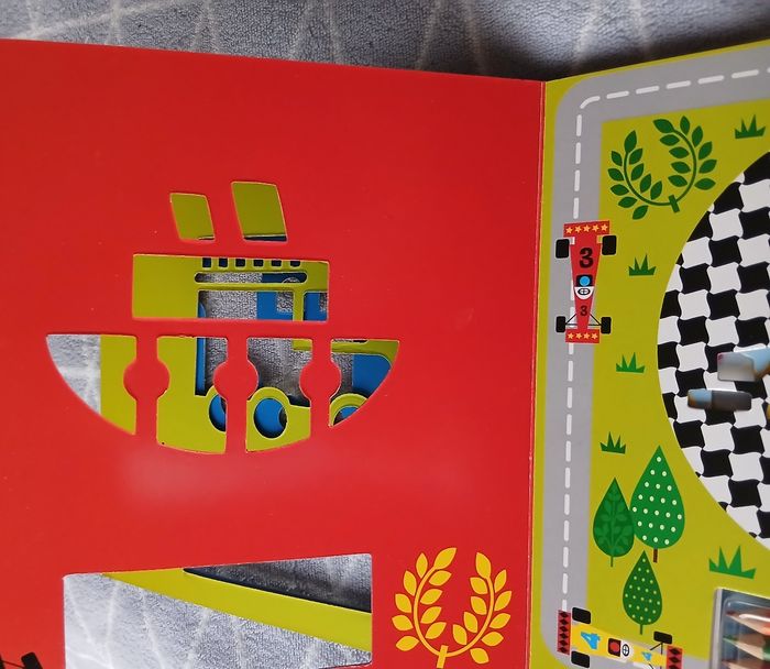 Neuf/activité 3ans+ "Livre à pochoirrs" inclus feuilles & crayons - photo numéro 10