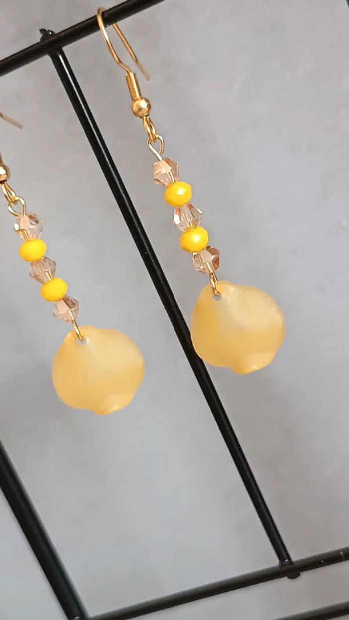 Jolie paire de boucles d'oreilles pendantes - photo numéro 2