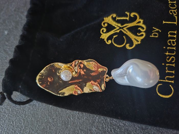 Boucles d'oreilles CXL by Christian Lacroix doré et blanc pendantes - photo numéro 2