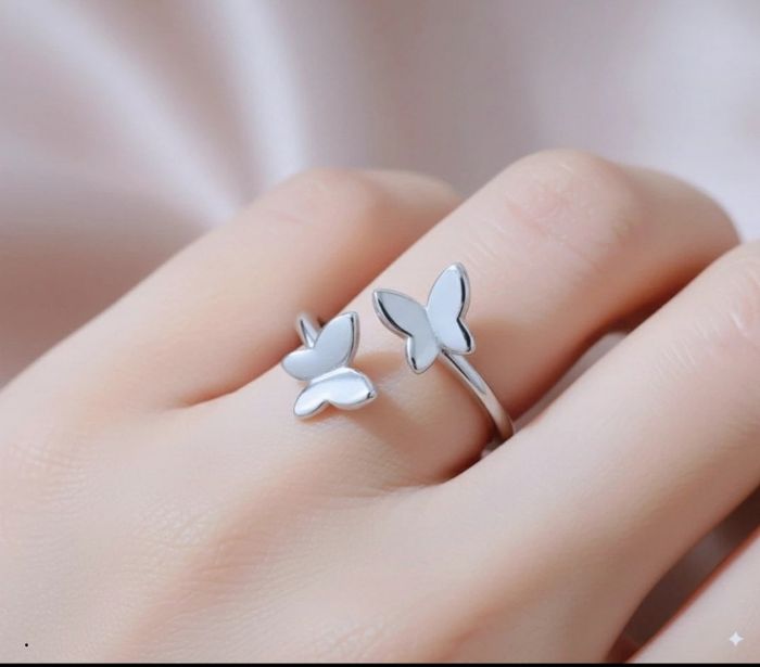 Bague argentée papillon réglable en acier inoxydable - photo numéro 2