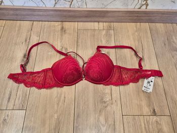 Soutien gorge Undiz rouge 85D neuf