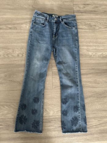 Jean denim évasé patte d’eph broderies fleurs T36 S