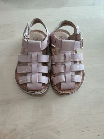 Petite sandale rose marque megis taille 20