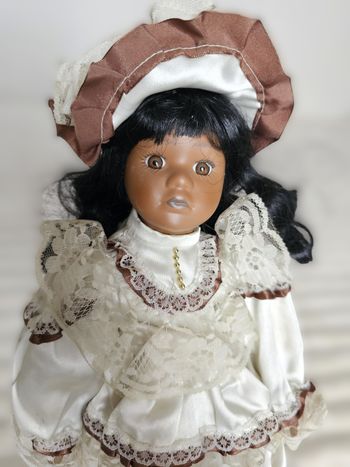 🧸 Poupée 2 – Poupée de collection 40 cm – Tête en porcelaine – Tenue dentelle