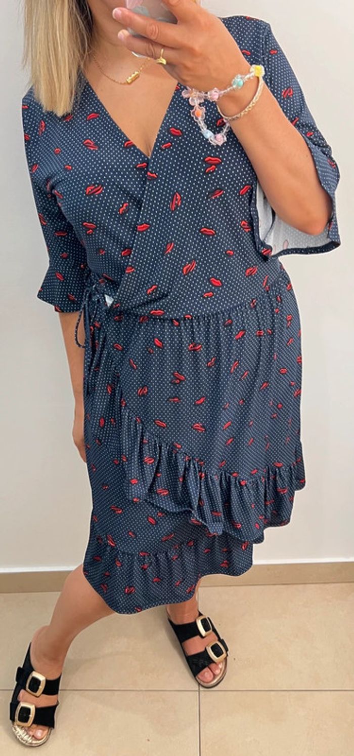 💋 Robe portefeuille bleue à imprimé lèvres Taille 42 Warehouse - photo numéro 2