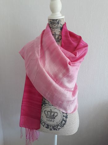 Faby27800 Echarpe femme dans les tons de dégradés de rose fushia avec franges,