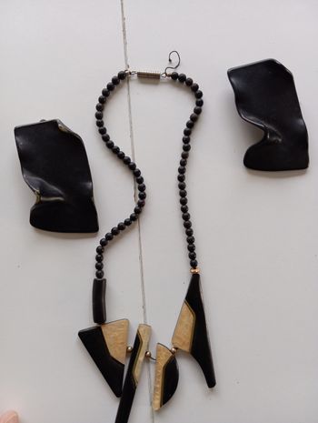 Ensemble collier et boucles d'oreilles