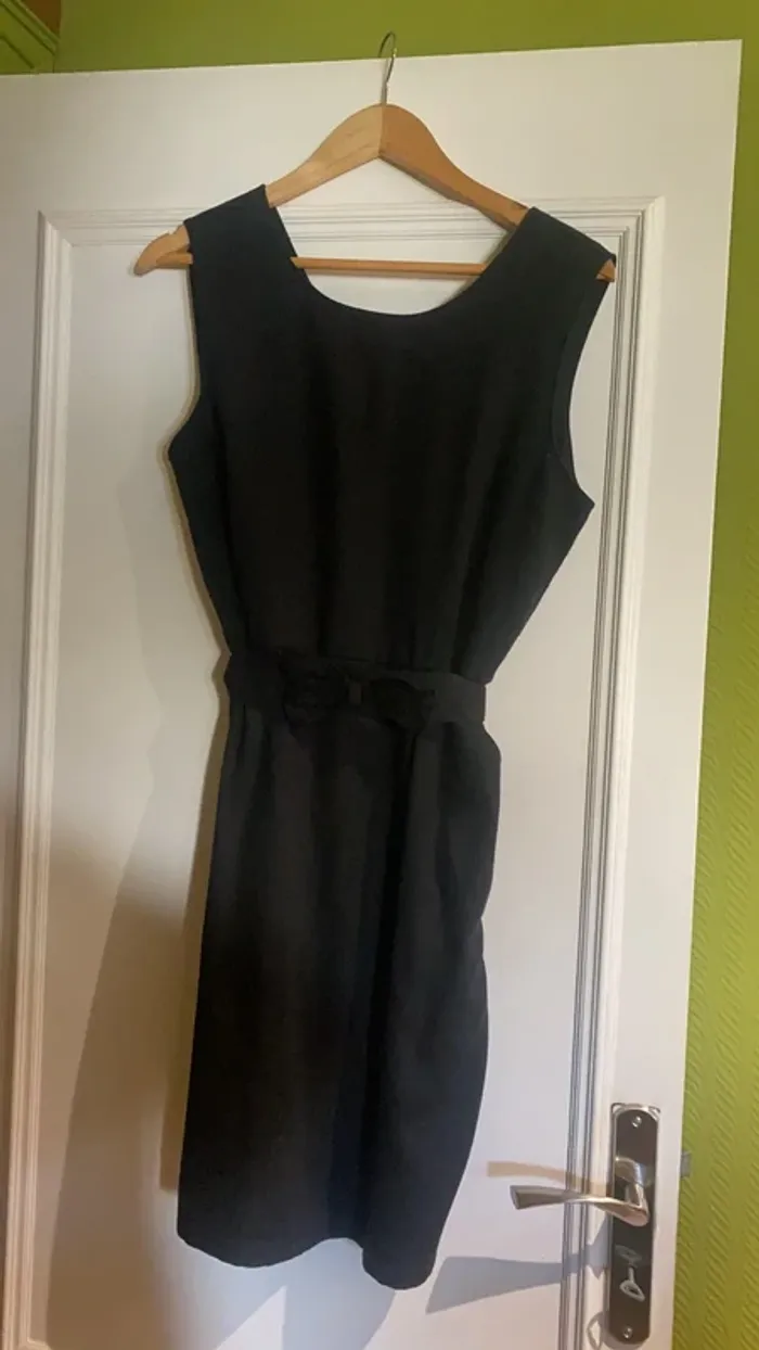 Robe noire avec ceinture amovible