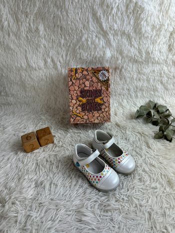 Paire de babies Stones and Bones taille 22