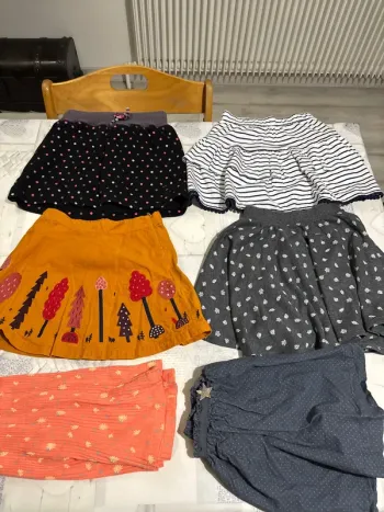 Lots 6 jupes 8 ans