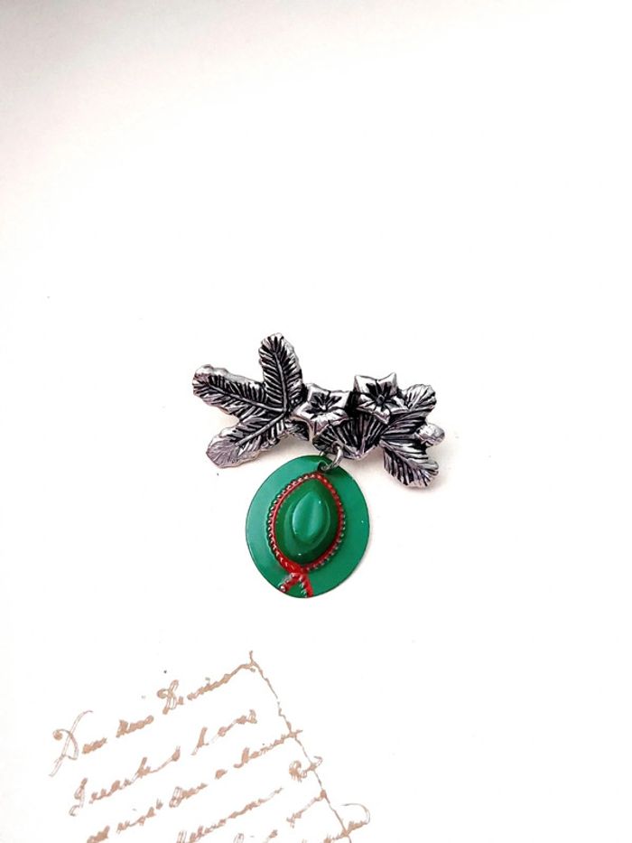 Broche vintage chapeau vert et fleurs - photo numéro 4