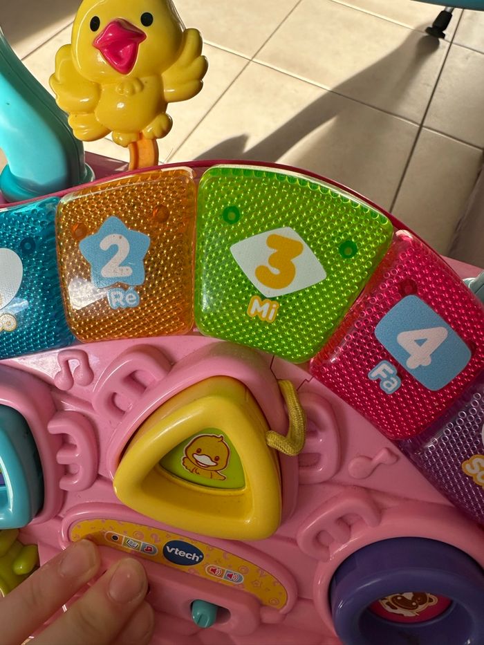 Trotteur VTech en parfait état, utilisé 1 ou 2 fois. Complet avec téléphone. - photo numéro 4