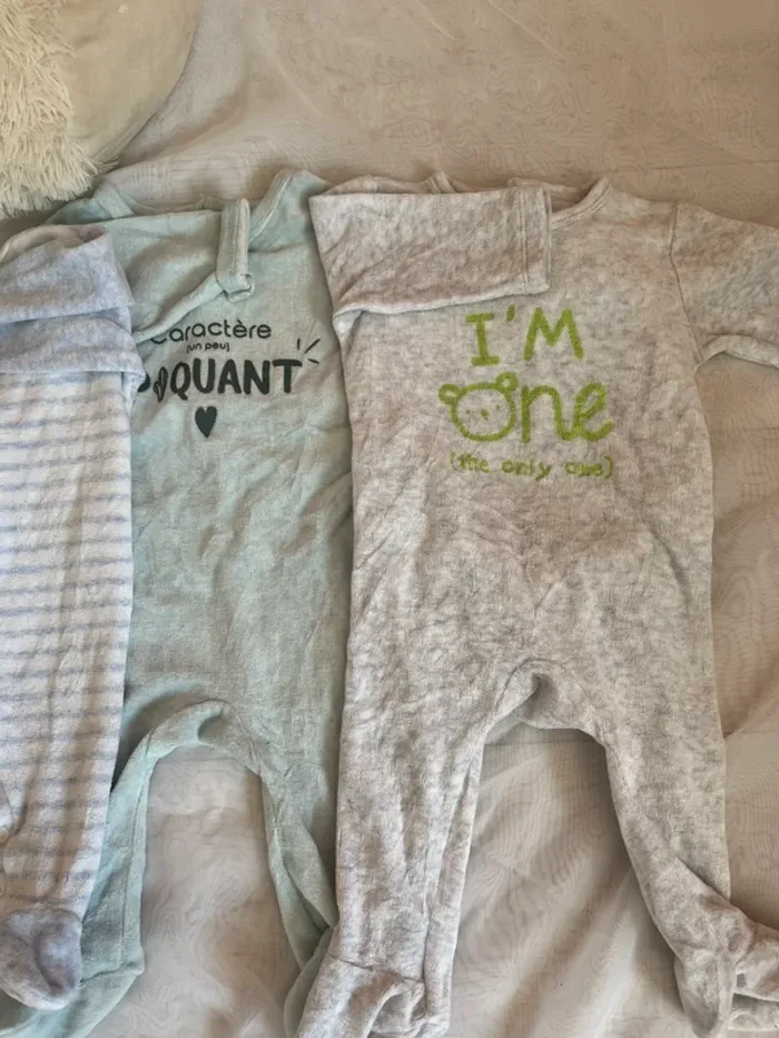 Lot 3 pyjamas taille 6 mois - photo numéro 2