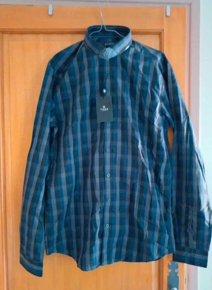 Chemise a carreaux homme en taille M de chez tiger.