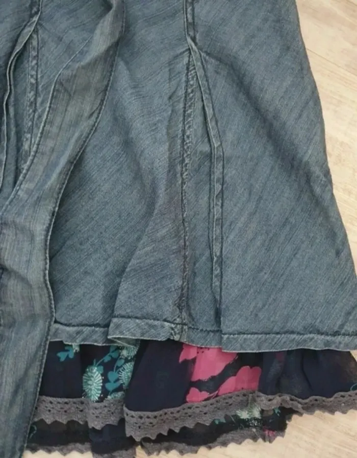 Belle petite jupe en jeans avec volant fleuris taille L 38/40 - photo numéro 4