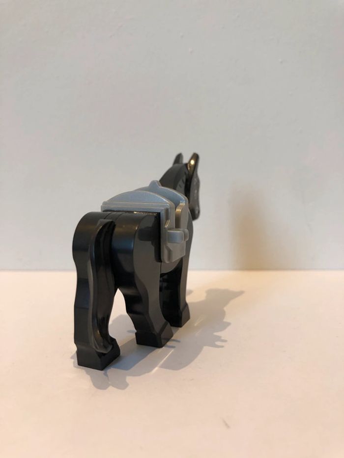 Figurine type lego cheval noir. le seigneur des anneaux/Hobbit - photo numéro 3