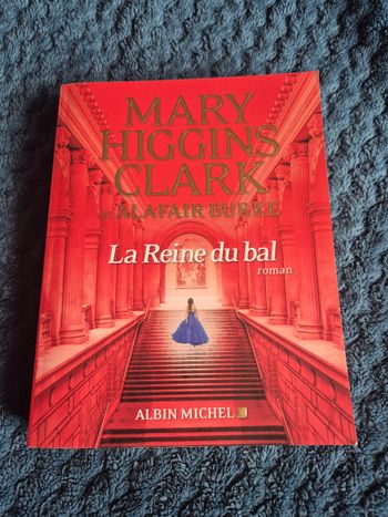 Livre titre La reine du bal